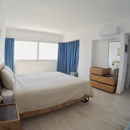 Διαμέρισμα Stunning Top-floor Beachfront Λάρνακα