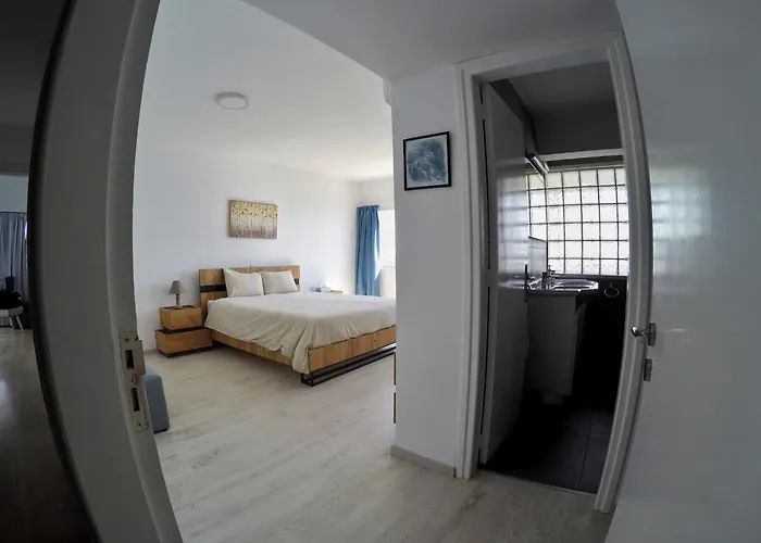 Stunning Top-floor Beachfront Διαμέρισμα