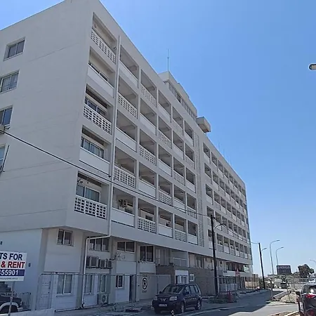 Stunning Top-floor Beachfront * Lárnaka