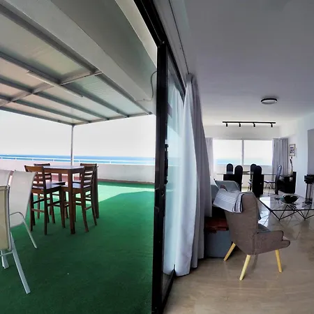 Stunning Top-floor Beachfront Apartament *