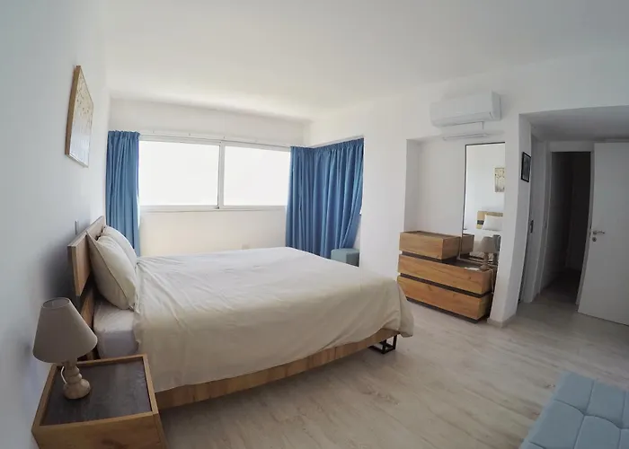 Апартаменты Stunning Top-floor Beachfront Ларнака