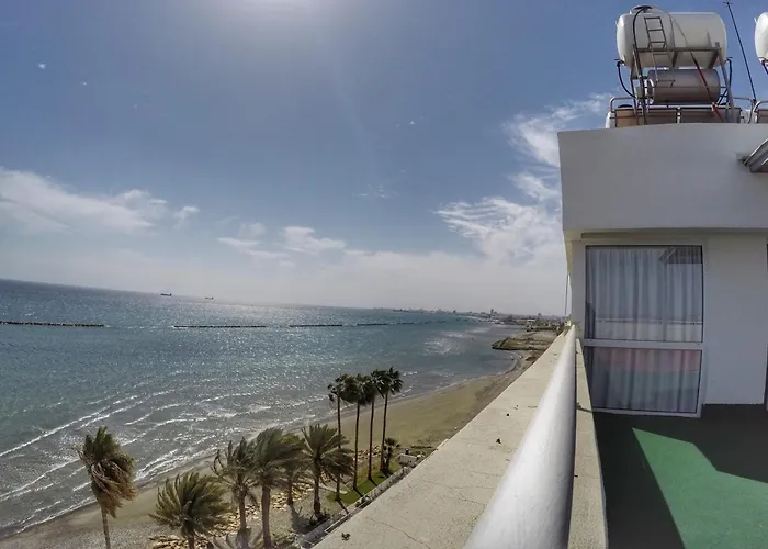 Stunning Top-floor Beachfront Апартаменты