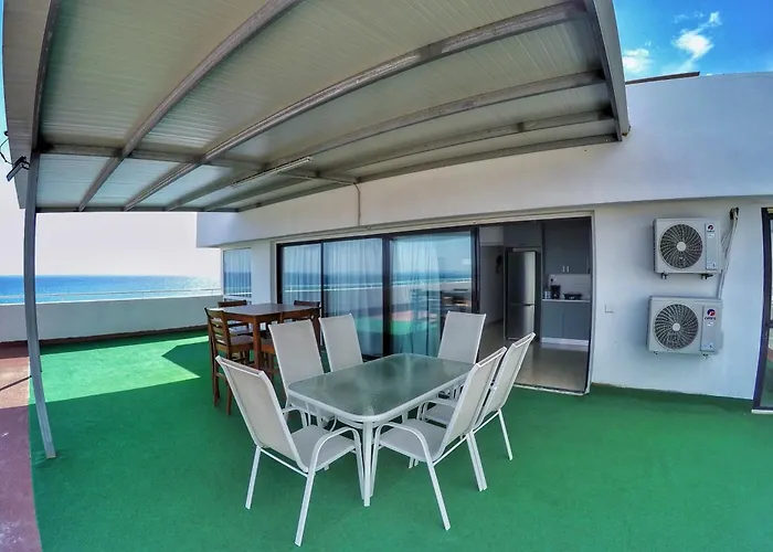 Апартаменты Stunning Top-floor Beachfront