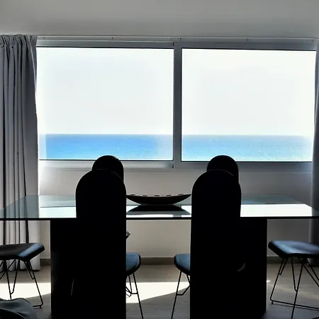 Apartmán Stunning Top-floor Beachfront Larnaca